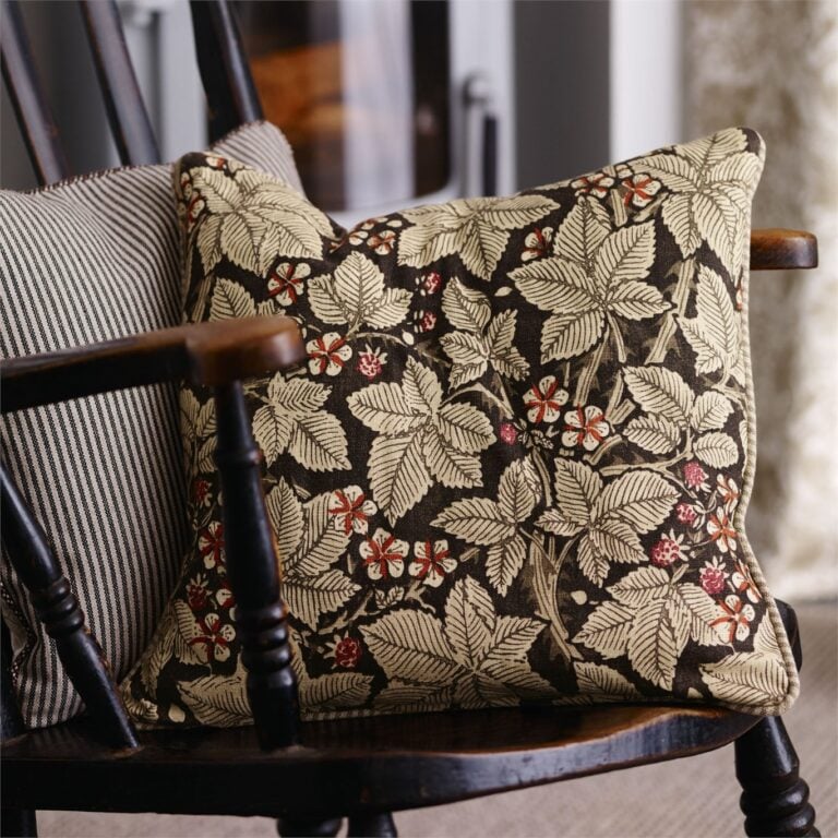 William Morris Bramble - Light Blue and Red - Image 5