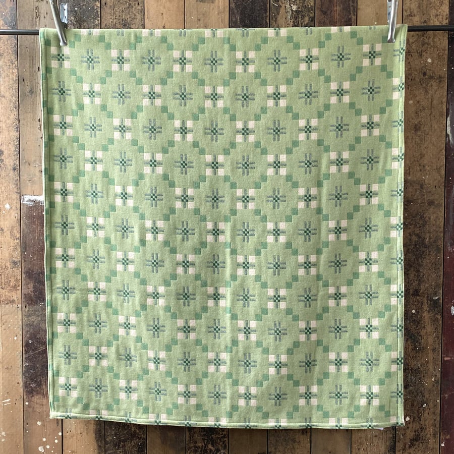 St David's Cross Welsh Throw - Deilin Green