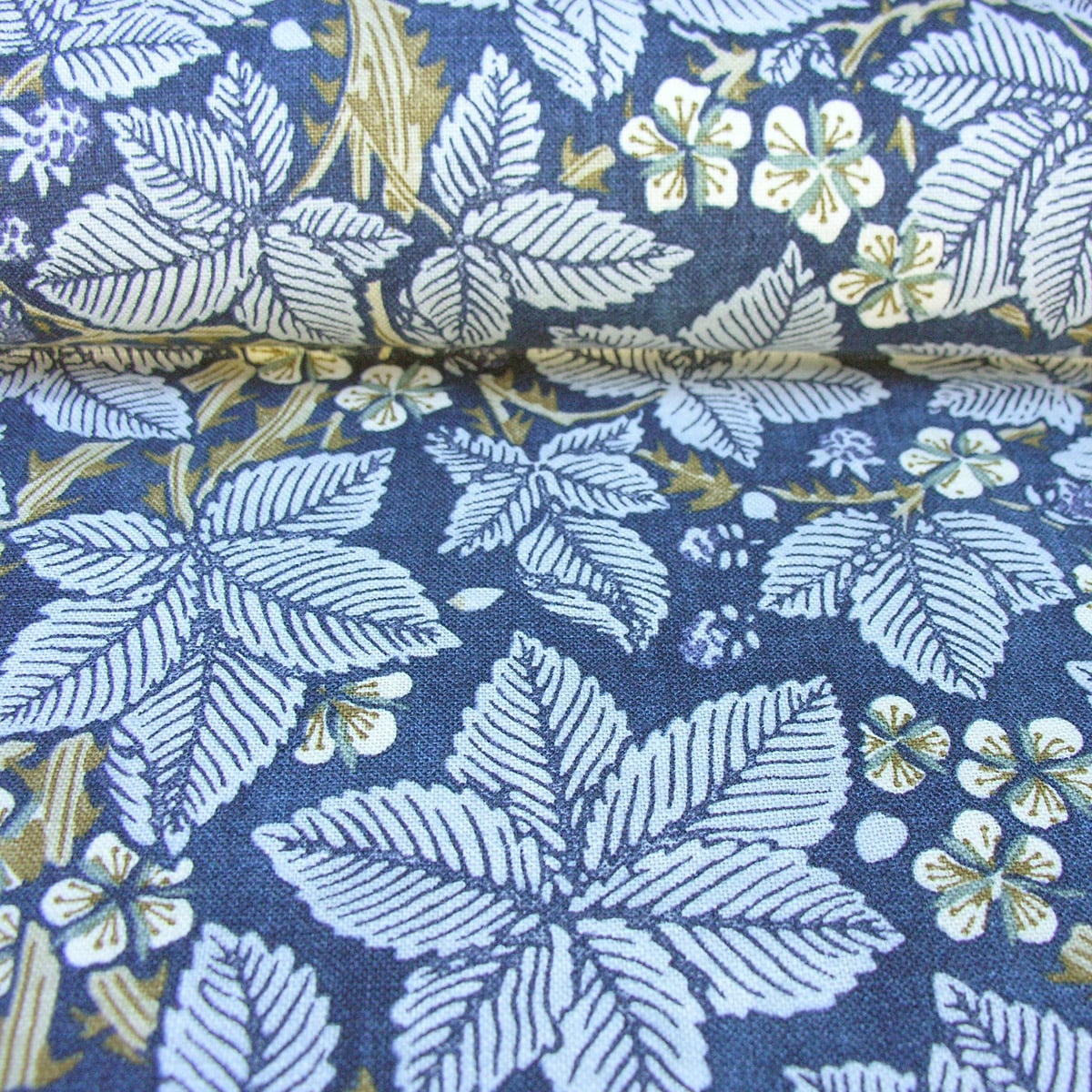 William Morris Bramble - Indigo and Mineral - Image 3