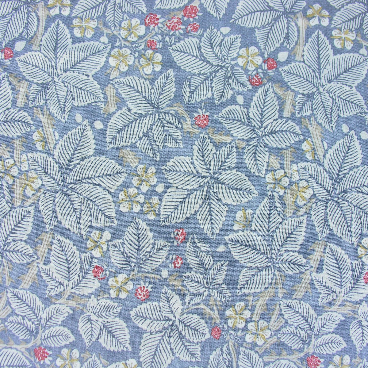 William Morris Bramble - Light Blue and Red - Image 2