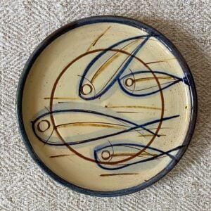 Jennifer Hall Slipware Side Plate - Fish Horizontal JHSP2 - Image 6