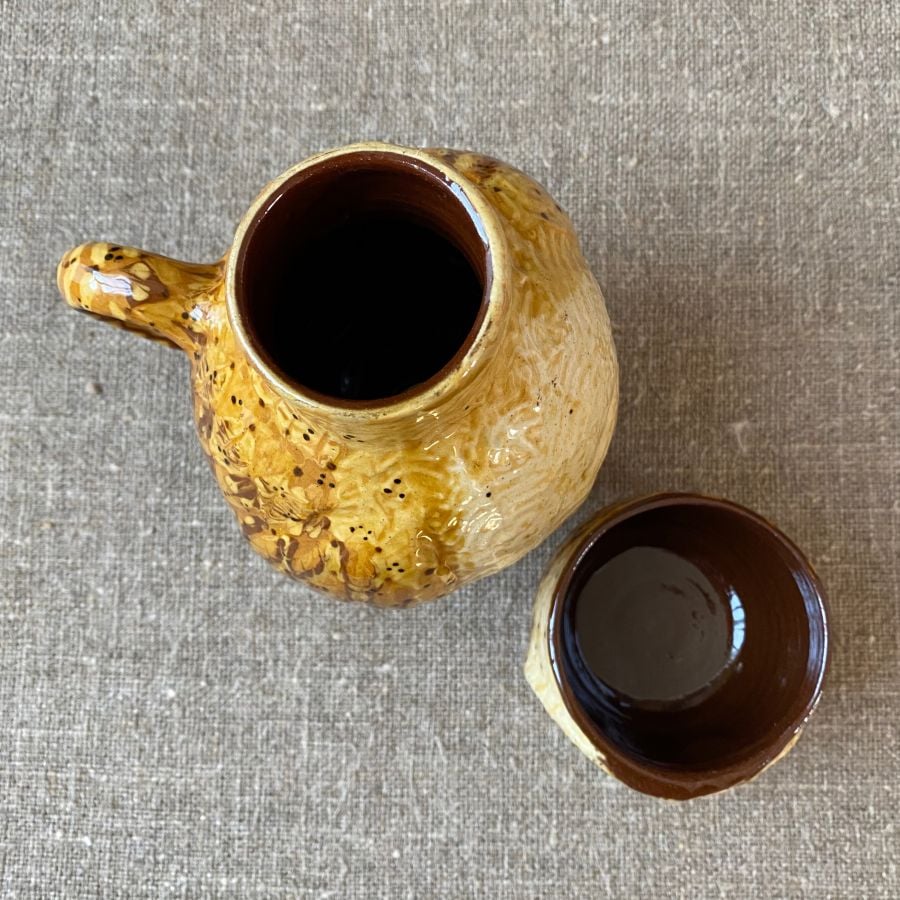 Pottery jug in shape of an ow, with a removable head